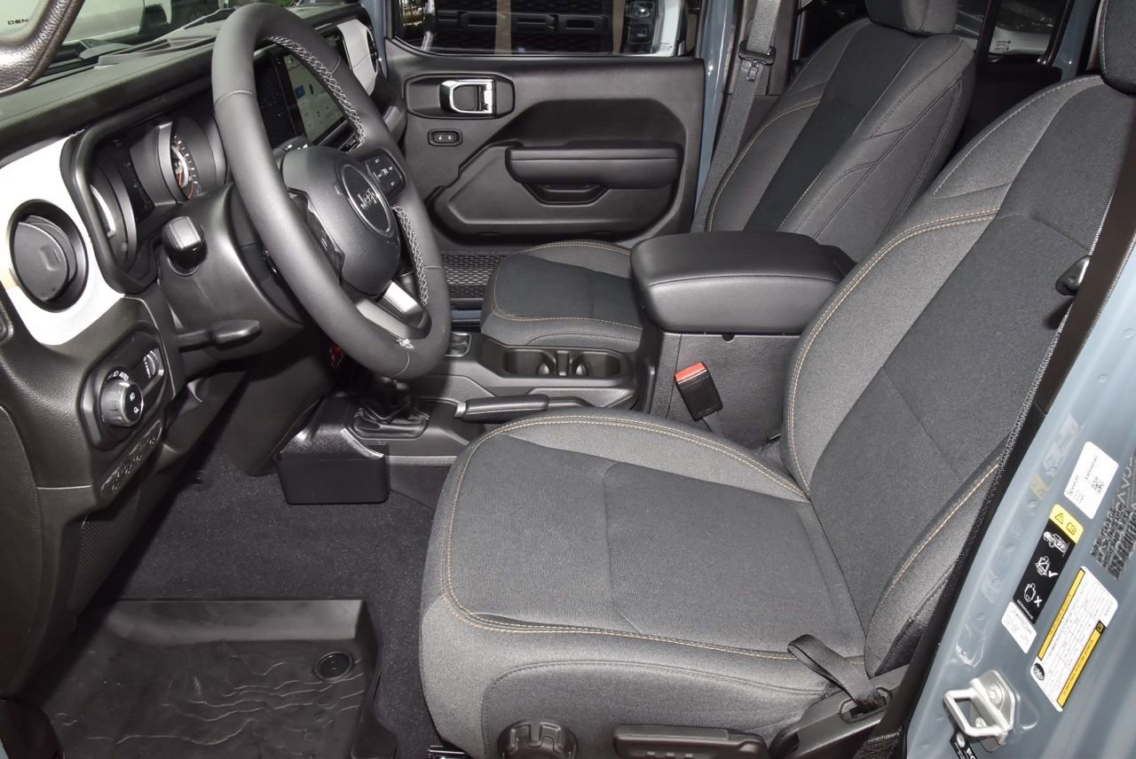 Used 2025 Jeep Gladiator Willys image 13