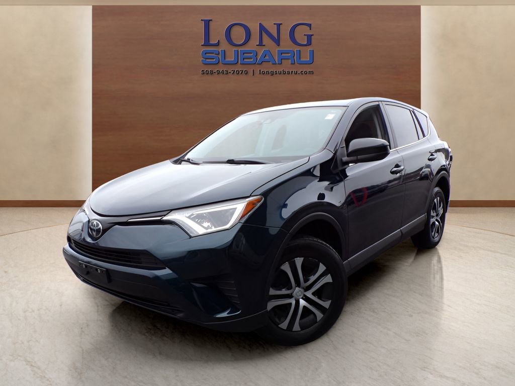 Used 2018 Toyota RAV4 LE image 1