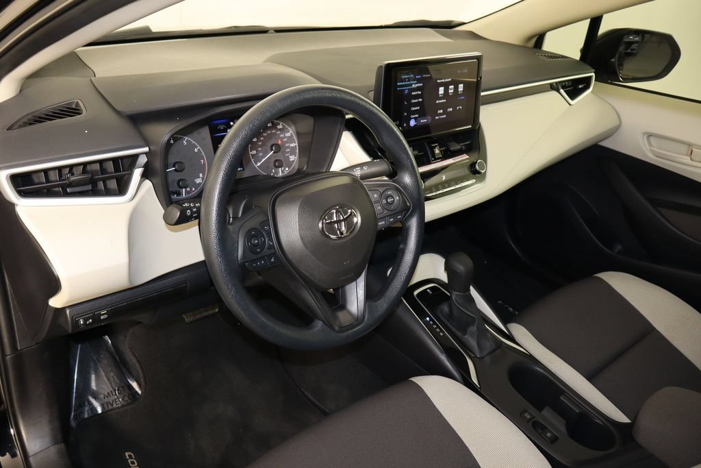 Used 2025 Toyota Corolla LE FWD image 22