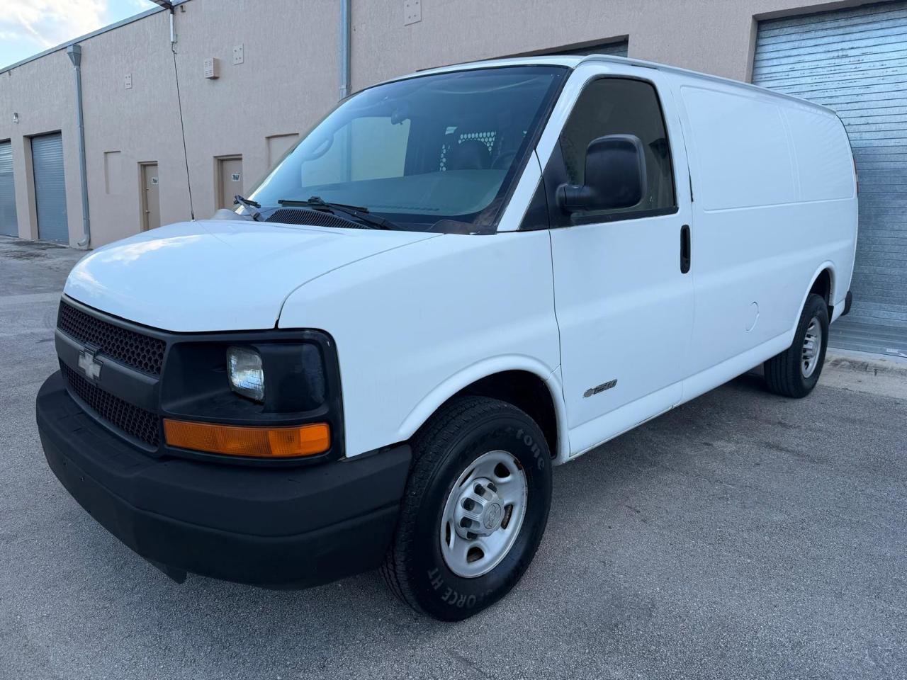 Used 2005 Chevrolet Express 2500 2500 135 WB RWD image 2