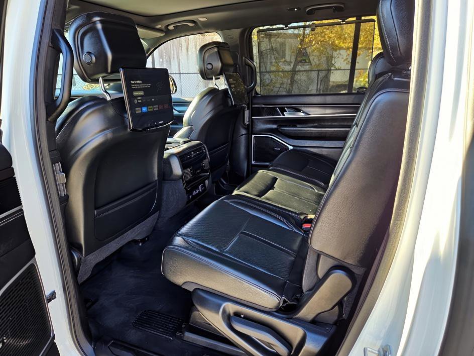 Used 2024 Jeep Wagoneer L 4WD w/ Premium Group I image 8