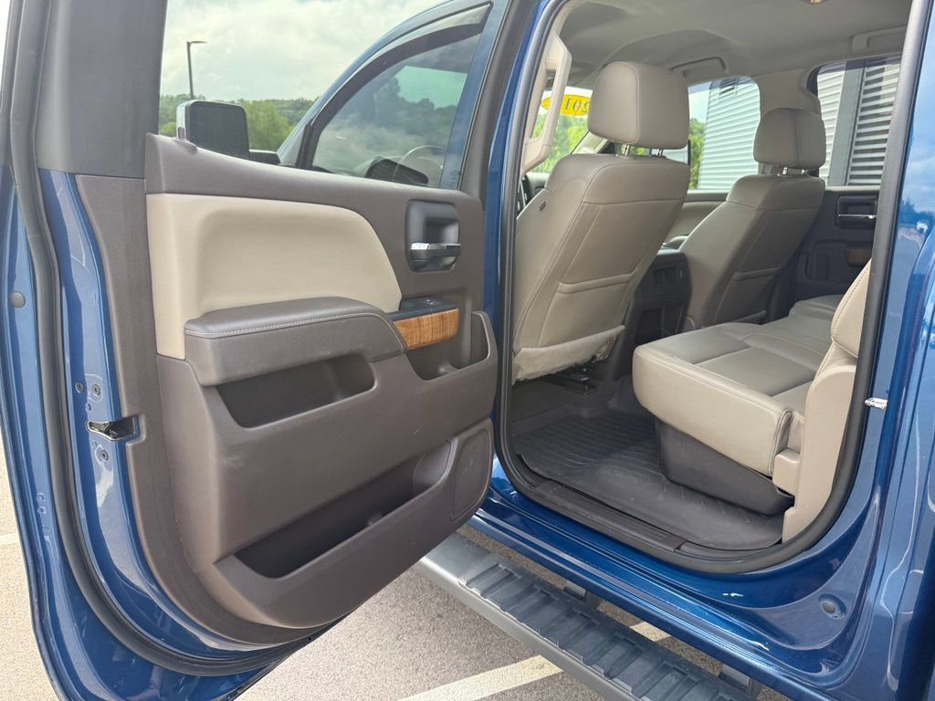 Used 2019 GMC Sierra 2500 SLT w/ Duramax Plus Package AWD/4WD image 18