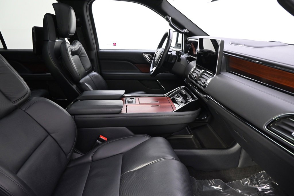 Used 2022 Lincoln Navigator Reserve w/ Monochromatic Package image 16