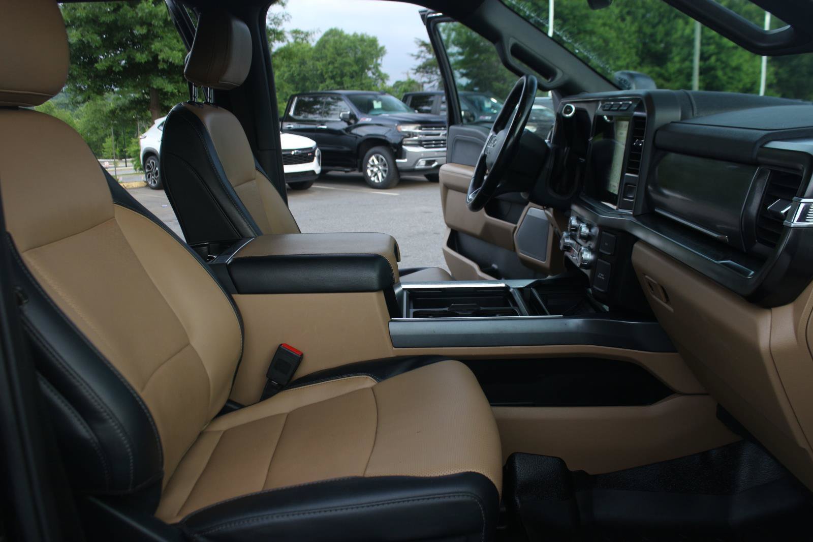 Used 2023 Ford F250 Lariat w/ Sport Appearance Package AWD/4WD image 32