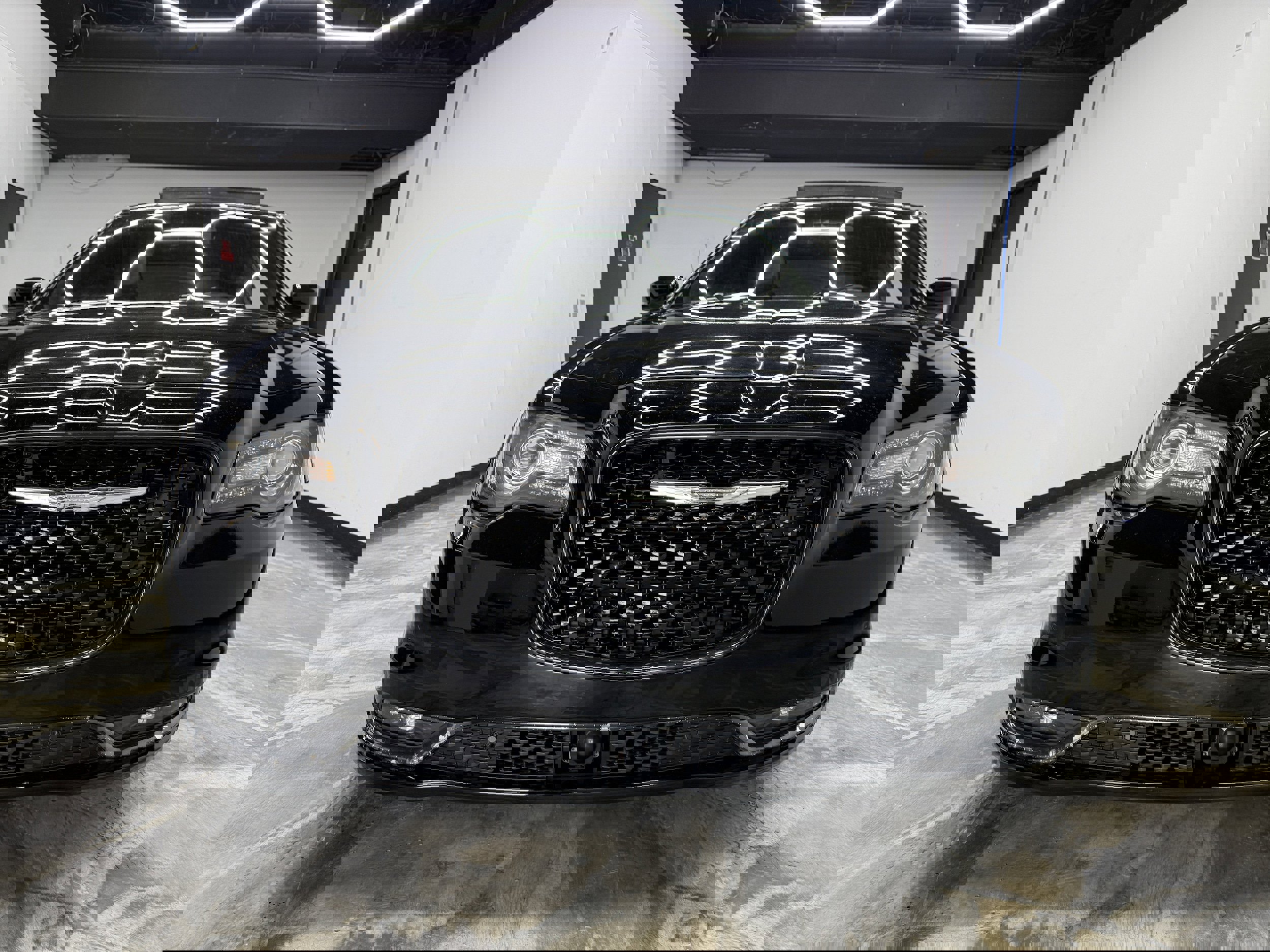 Used 2018 Chrysler 300 S image 7