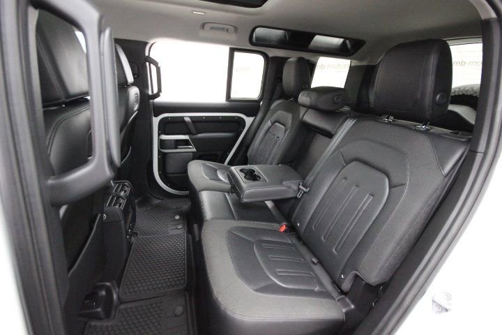 Used 2020 Land Rover Defender 110 SE image 19