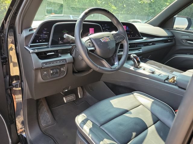Certified 2024 Cadillac Escalade Sport w/ LPO, ONYX Package AWD/4WD image 25