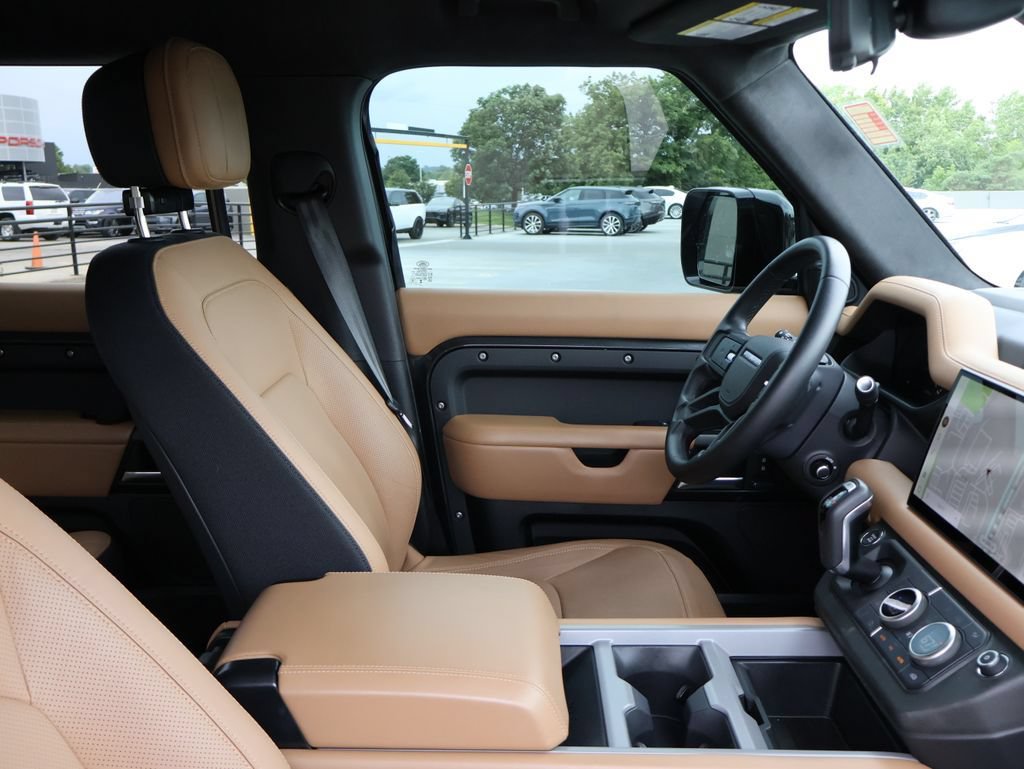 Certified 2025 Land Rover Defender 110 X AWD/4WD image 8