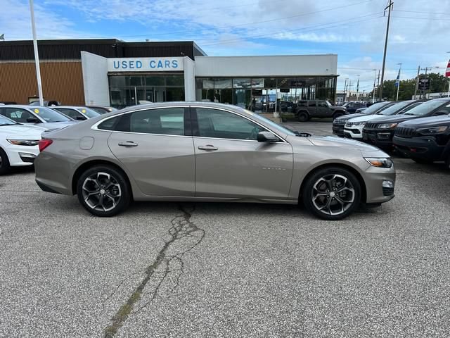 Used 2024 Chevrolet Malibu LT FWD image 2