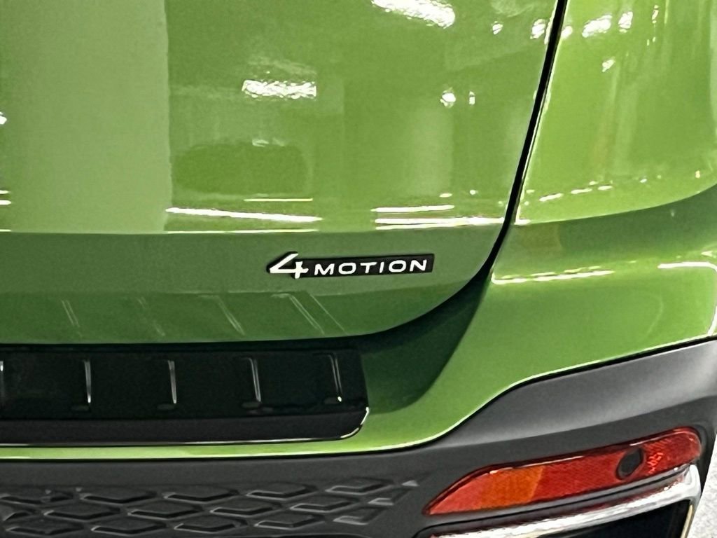 New 2025 Volkswagen Taos SEL image 35