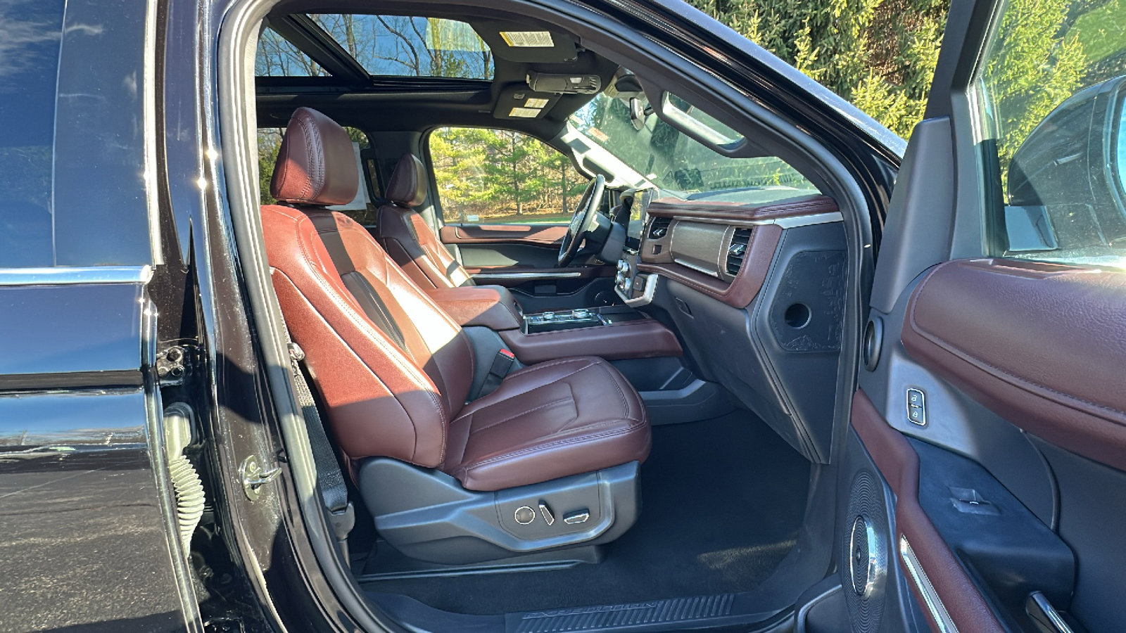 Used 2024 Ford Expedition Max Limited image 25