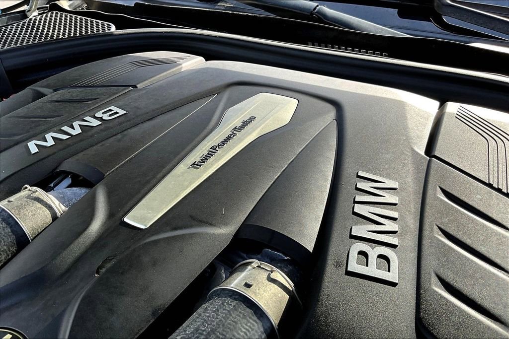 Used 2018 BMW 750i image 33