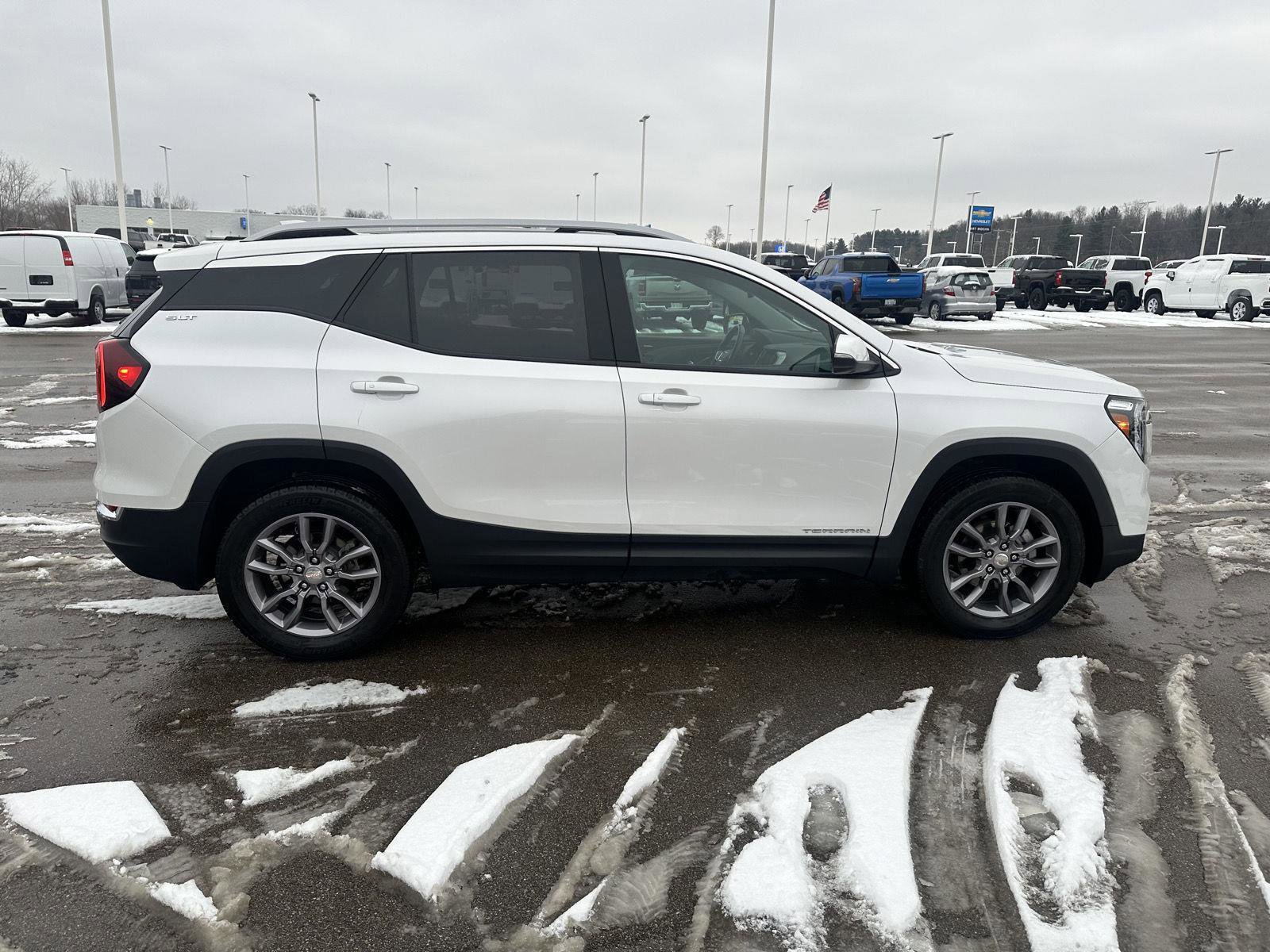 Used 2022 GMC Terrain SLT w/ Infotainment Package II image 12