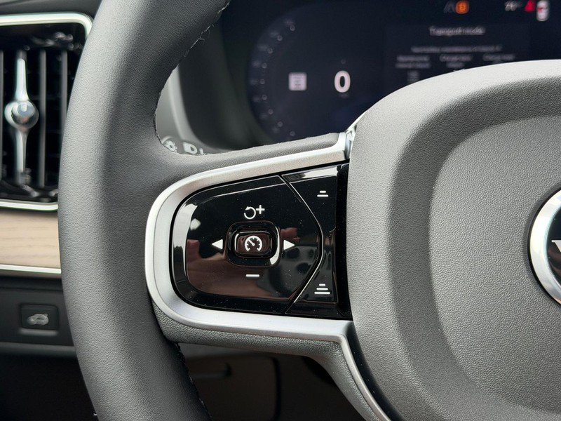 New 2026 Volvo XC90 B6 Plus w/ Protection Package Premier AWD/4WD image 9