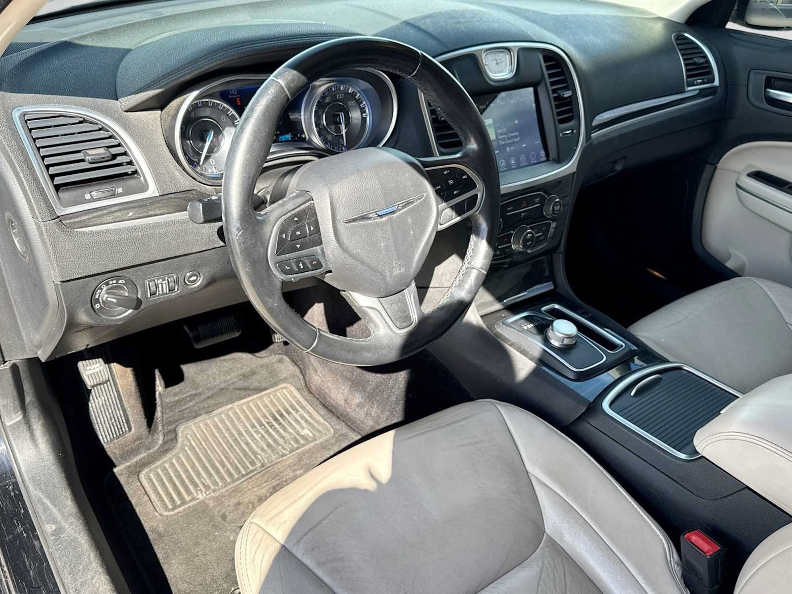 Used 2017 Chrysler 300 Limited RWD image 2