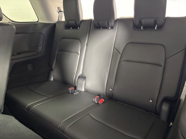 Used 2025 Nissan Pathfinder SL w/ Black Appearance Package image 19