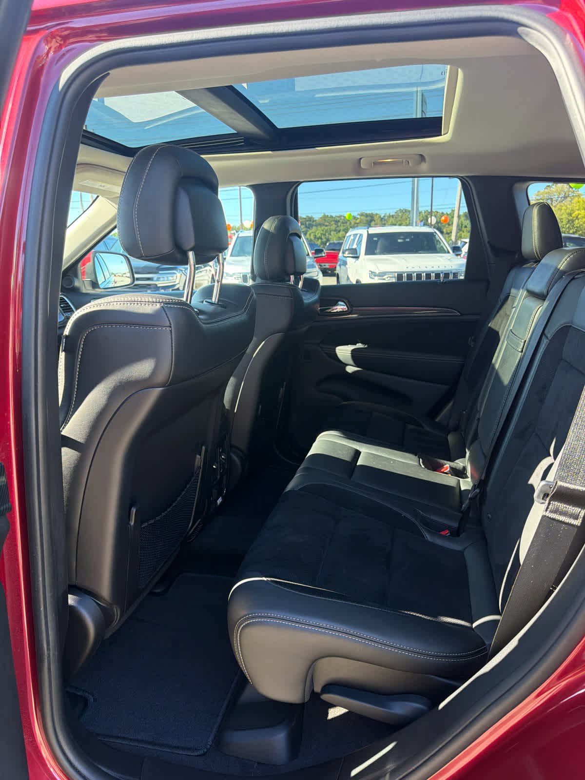 Used 2012 Jeep Grand Cherokee SRT8 w/ Luxury Group II AWD/4WD image 12