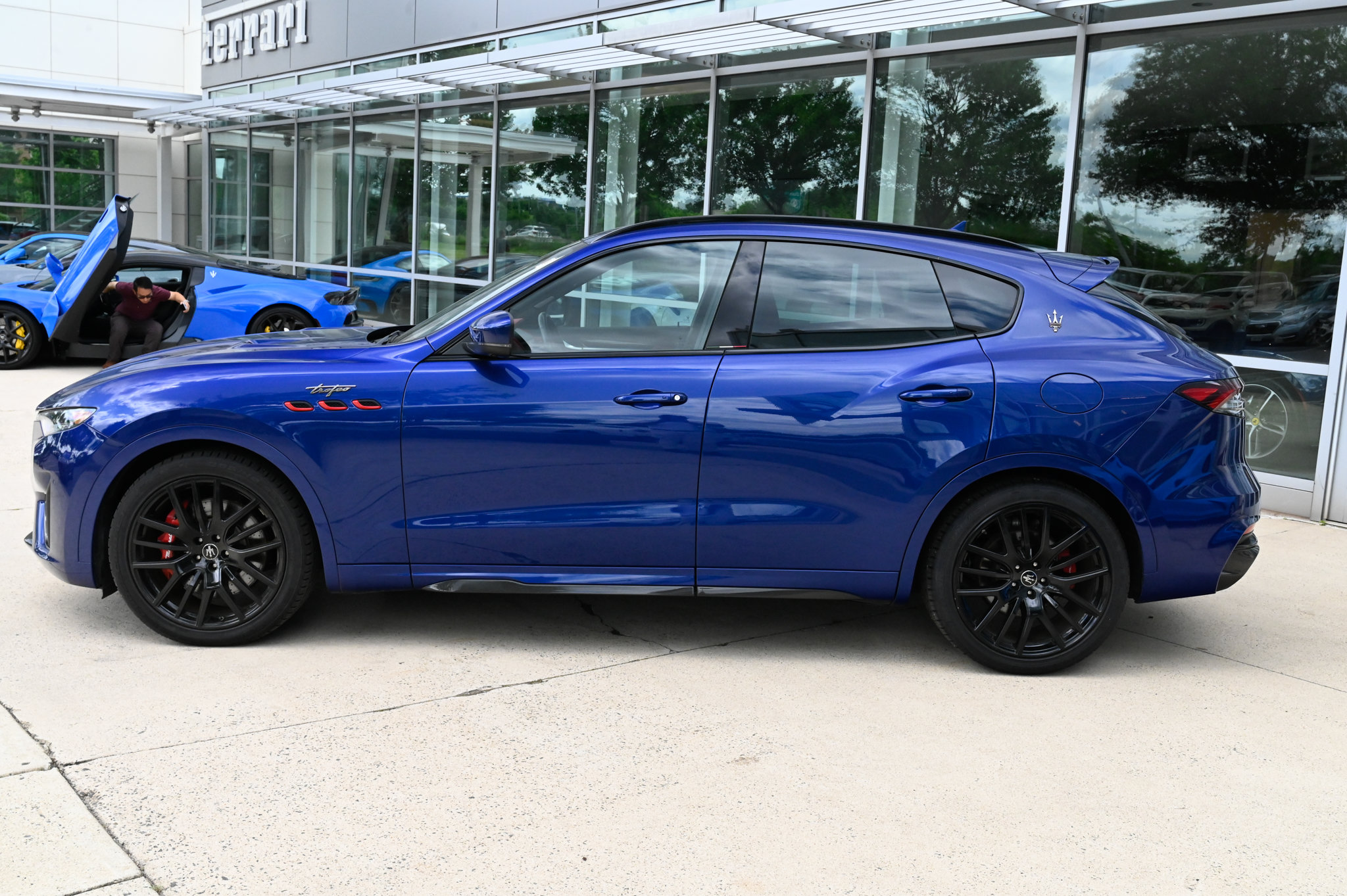 Used 2023 Maserati Levante Trofeo AWD/4WD image 8