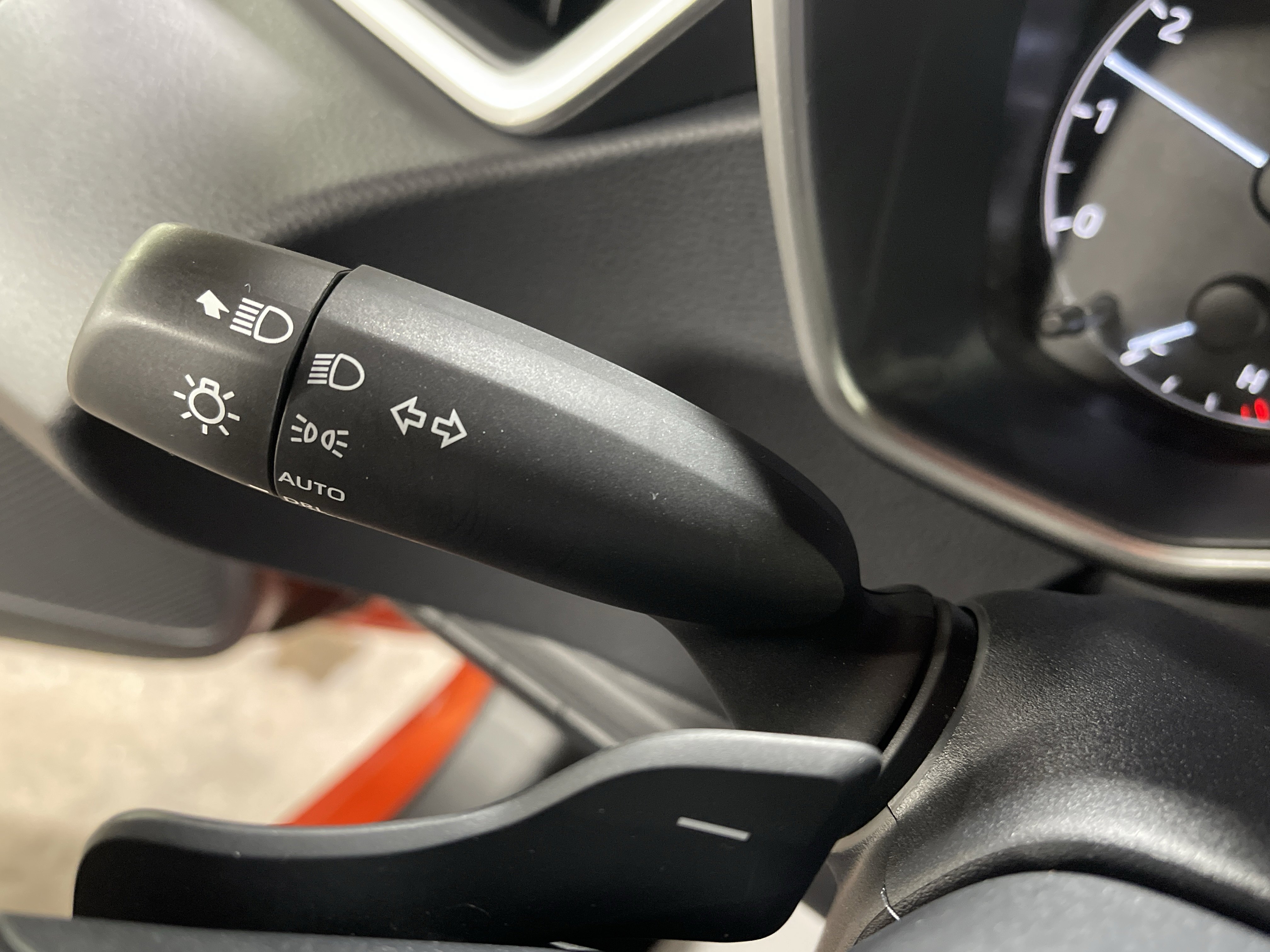 Used 2025 Toyota Corolla SE image 19