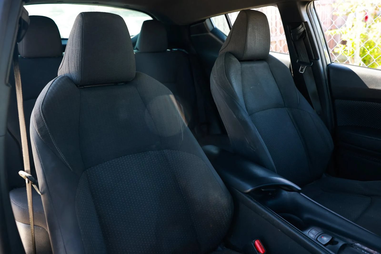 Used 2018 Toyota C-HR XLE FWD image 24