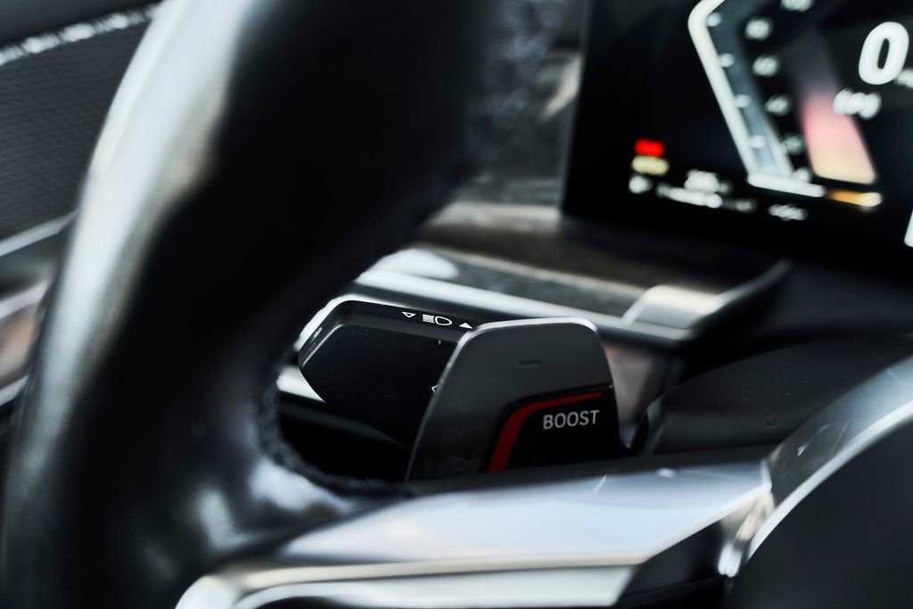 Used 2024 BMW 740i w/ Premium Package RWD image 32