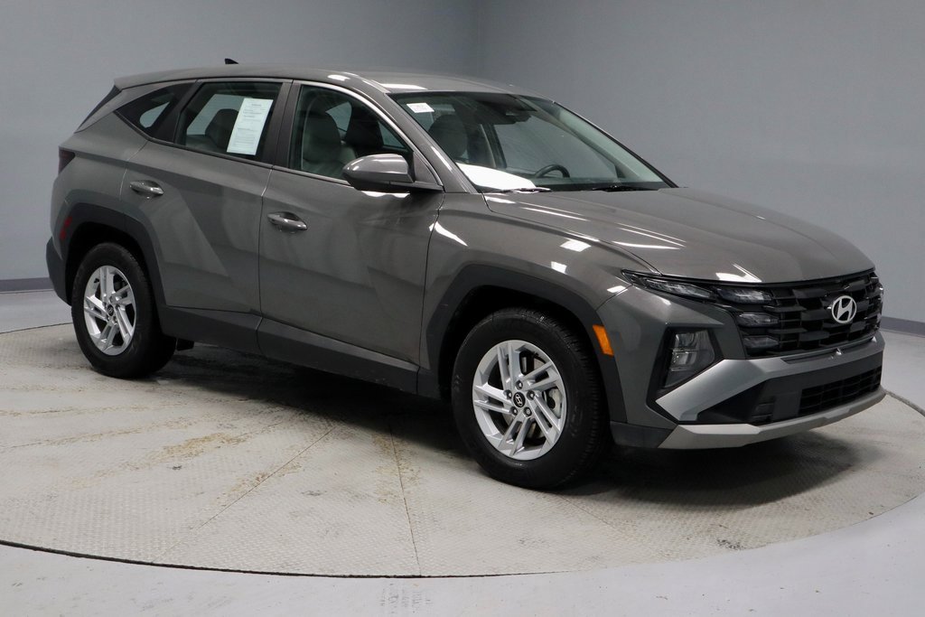 Used 2025 Hyundai Tucson SE image 1
