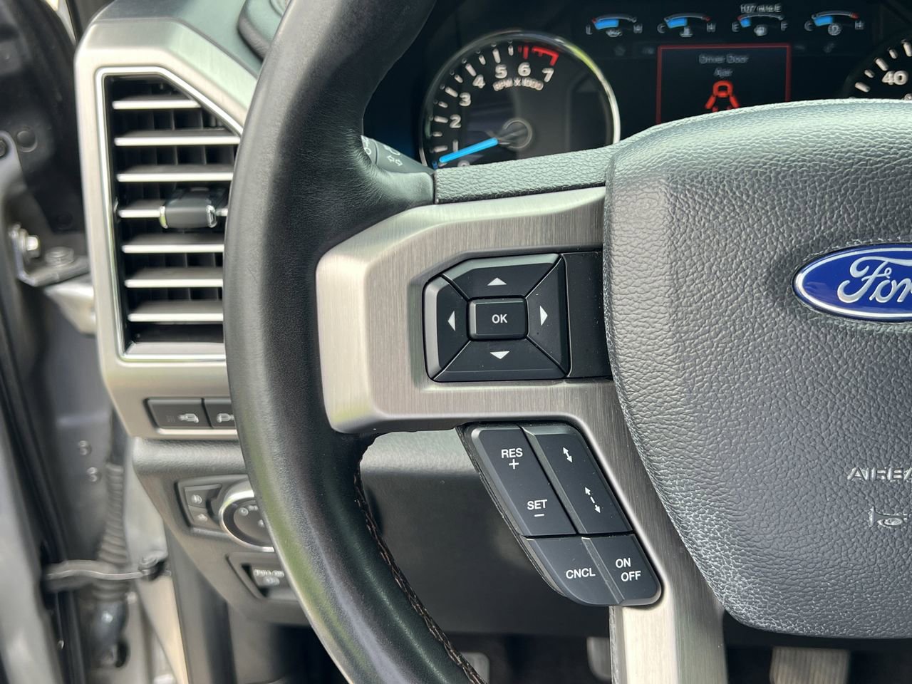 Used 2020 Ford F150 Platinum w/ Equipment Group 701A Luxury AWD/4WD image 13