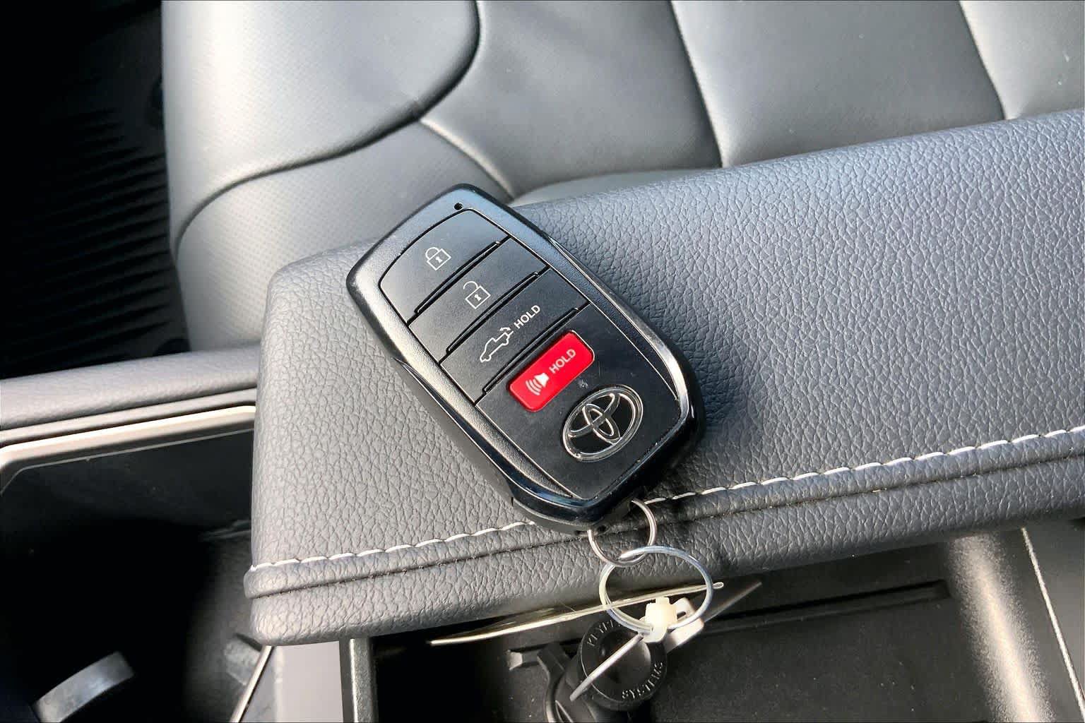 Used 2026 Toyota Tundra Limited AWD/4WD image 15
