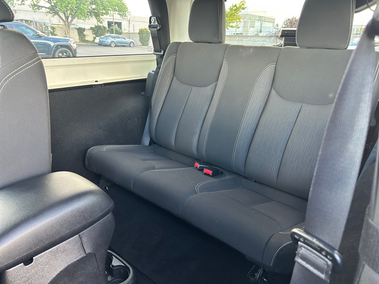 Used 2016 Jeep Wrangler Sahara w/ Connectivity Group AWD/4WD image 17