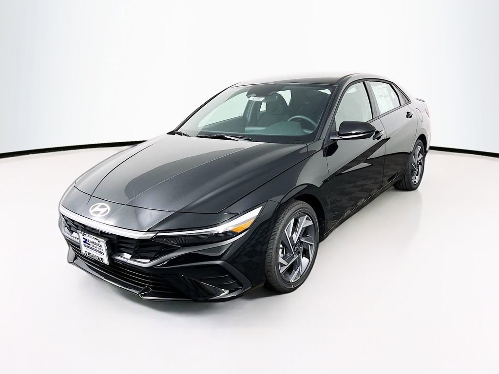 Certified 2025 Hyundai Elantra SEL image 3