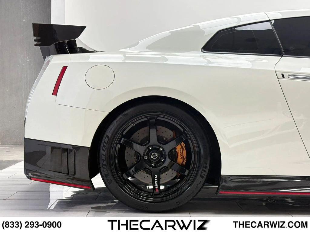 Used 2018 Nissan GT-R NISMO AWD/4WD image 40