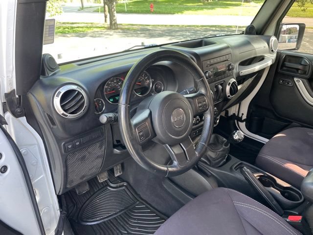 Used 2014 Jeep Wrangler Rubicon w/ Power Convenience Group AWD/4WD image 11