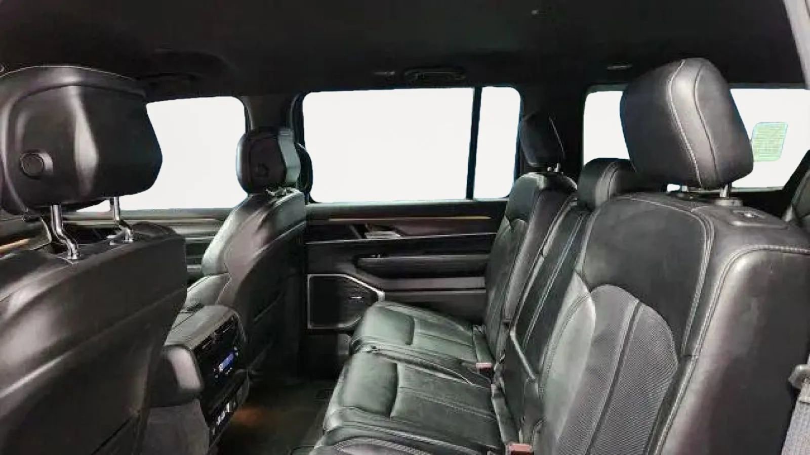 Used 2023 Jeep Wagoneer L Series II image 6