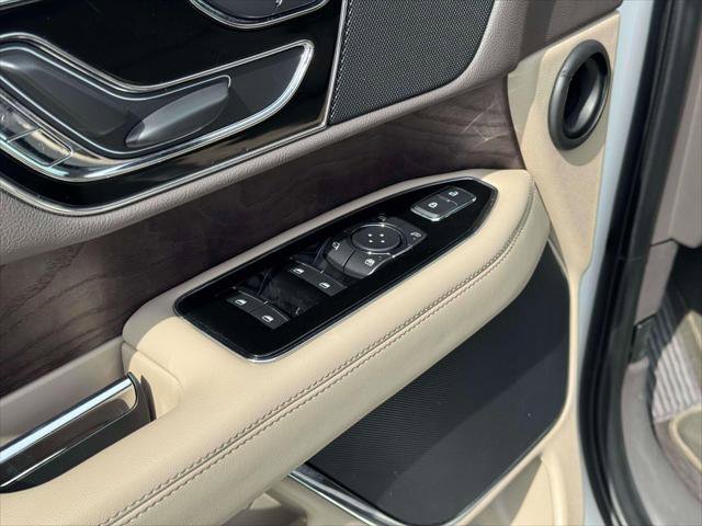 Used 2022 Lincoln Navigator 4WD image 18