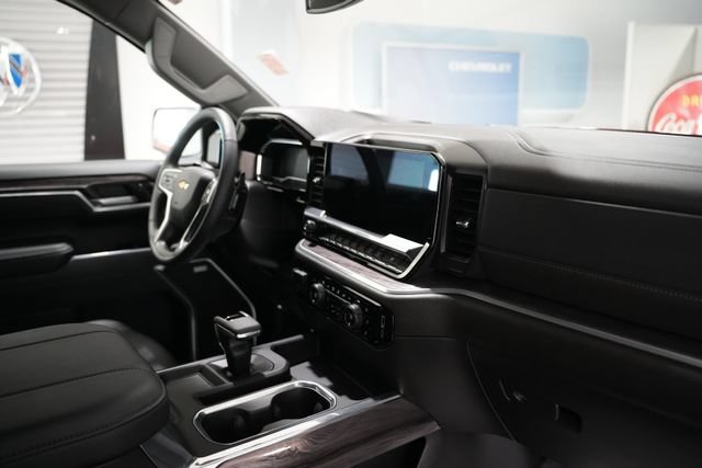 Used 2025 Chevrolet Silverado 1500 LTZ AWD/4WD image 23