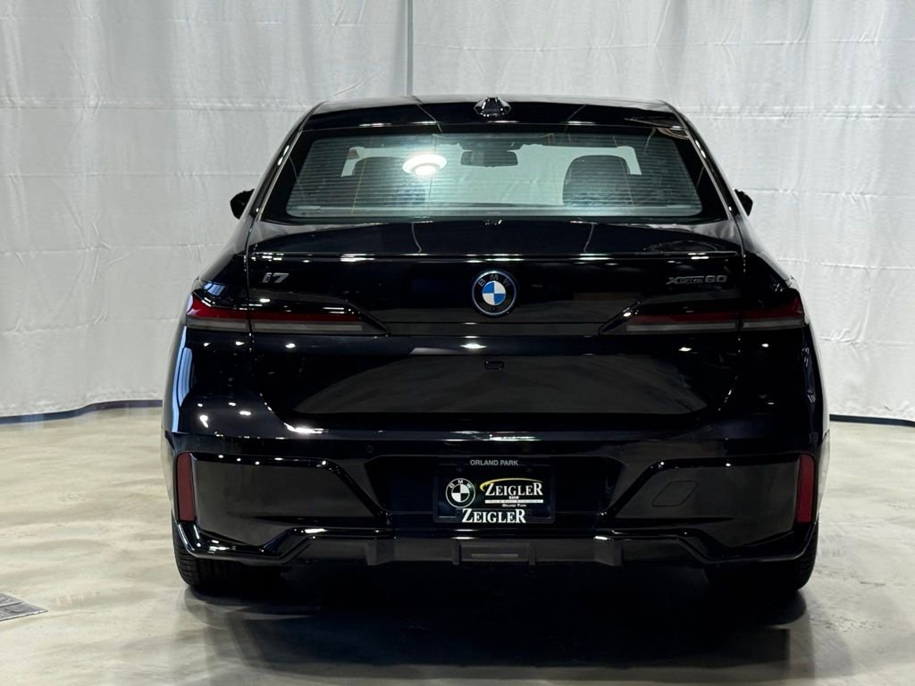 Used 2025 BMW i7 xDrive60 w/ Premium Package image 5