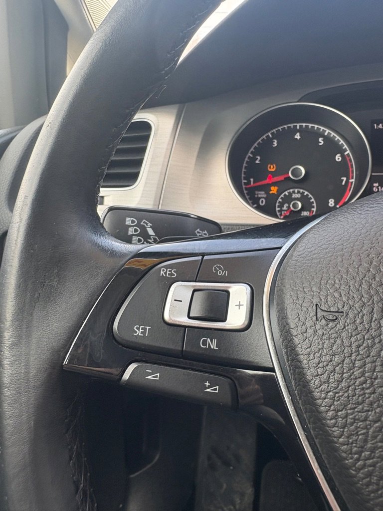 Used 2016 Volkswagen Golf S image 18