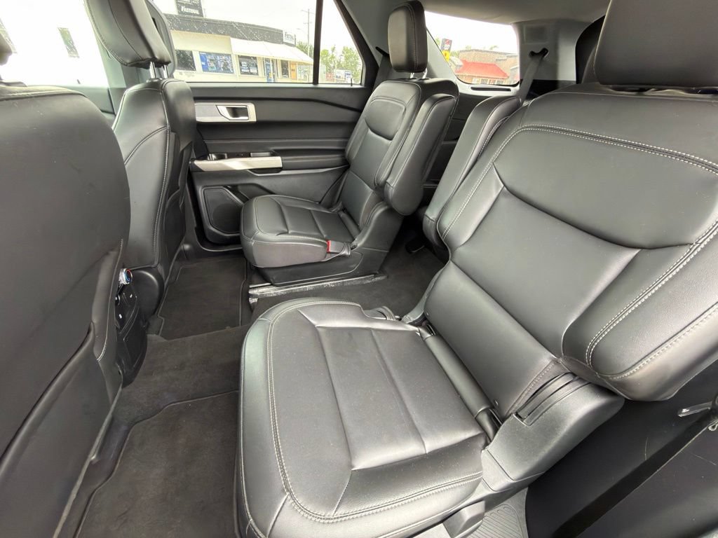 Used 2023 Ford Explorer XLT w/ Equipment Group 202A AWD/4WD image 14