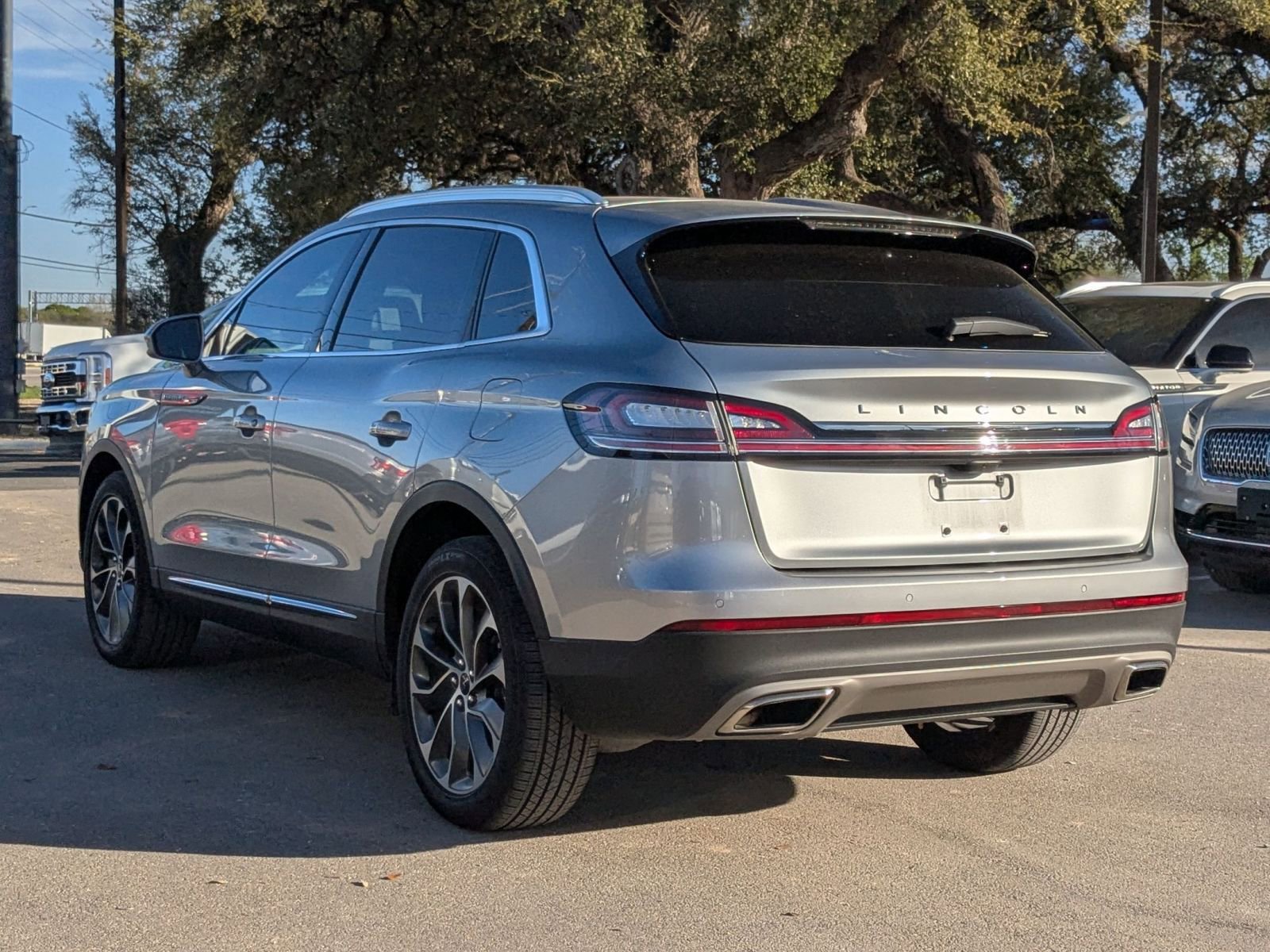 Used 2023 Lincoln Nautilus Reserve image 5