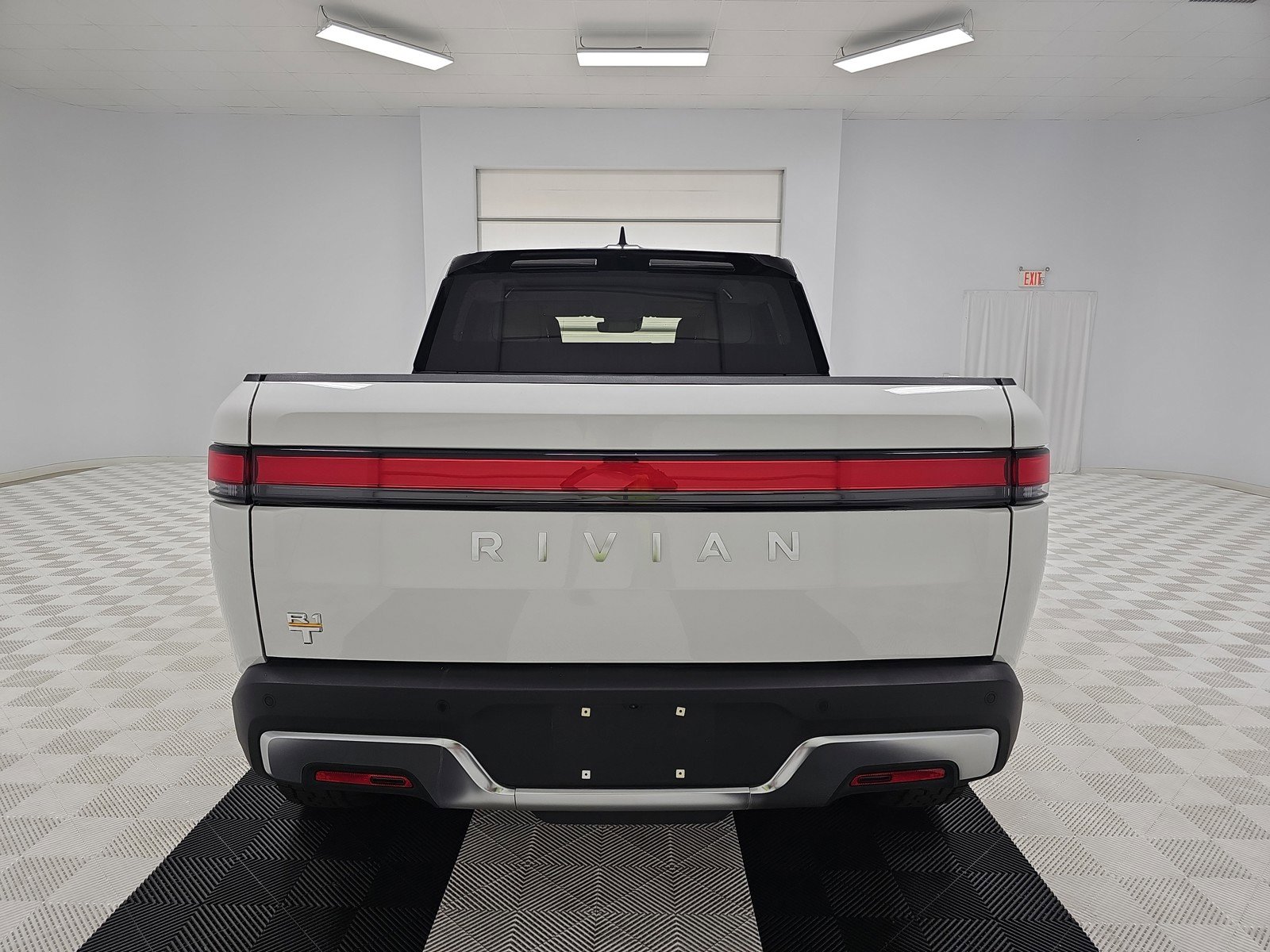 Used 2023 Rivian R1T Adventure image 4