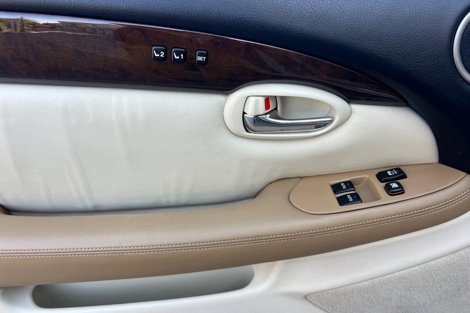 Used 2008 Lexus SC 430 Convertible image 12