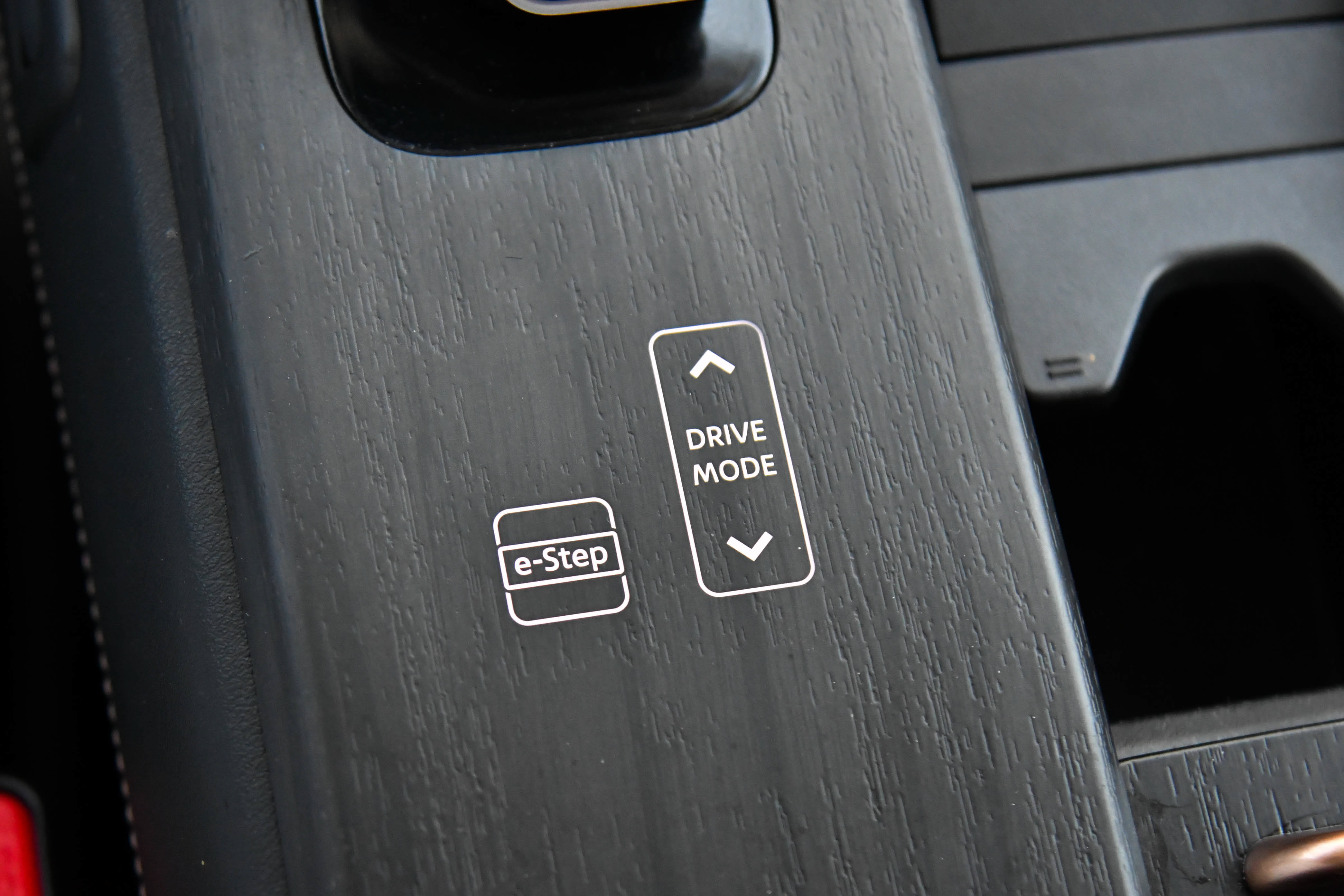 Used 2024 Nissan Ariya FWD image 32