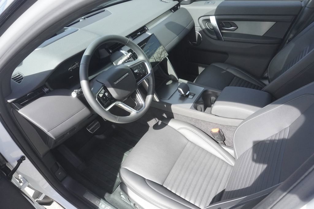 Used 2025 Land Rover Discovery Sport Dynamic SE image 18