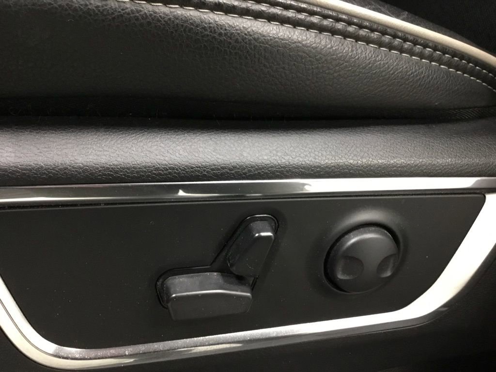 Used 2025 RAM 1500 Laramie AWD/4WD image 10