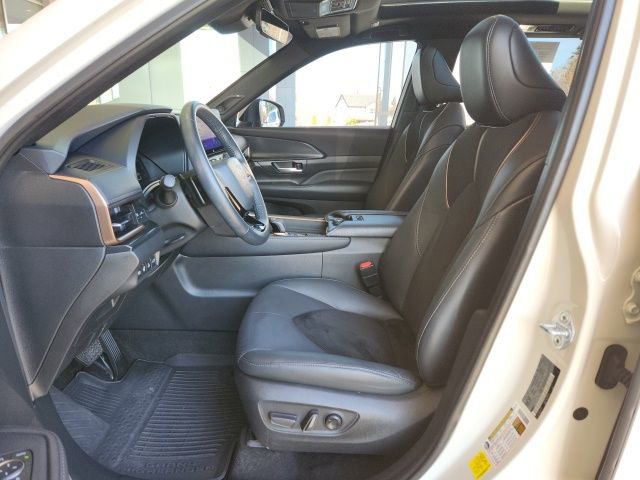 Used 2024 Toyota Grand Highlander AWD Hybrid image 18