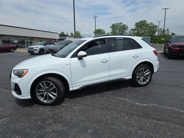Used 2022 Audi Q3 2.0T Premium w/ Black Optic Sport Package AWD/4WD image 3