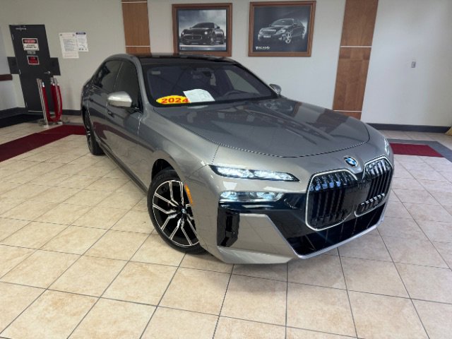 Used 2024 BMW 760i xDrive w/ Executive Package image 2