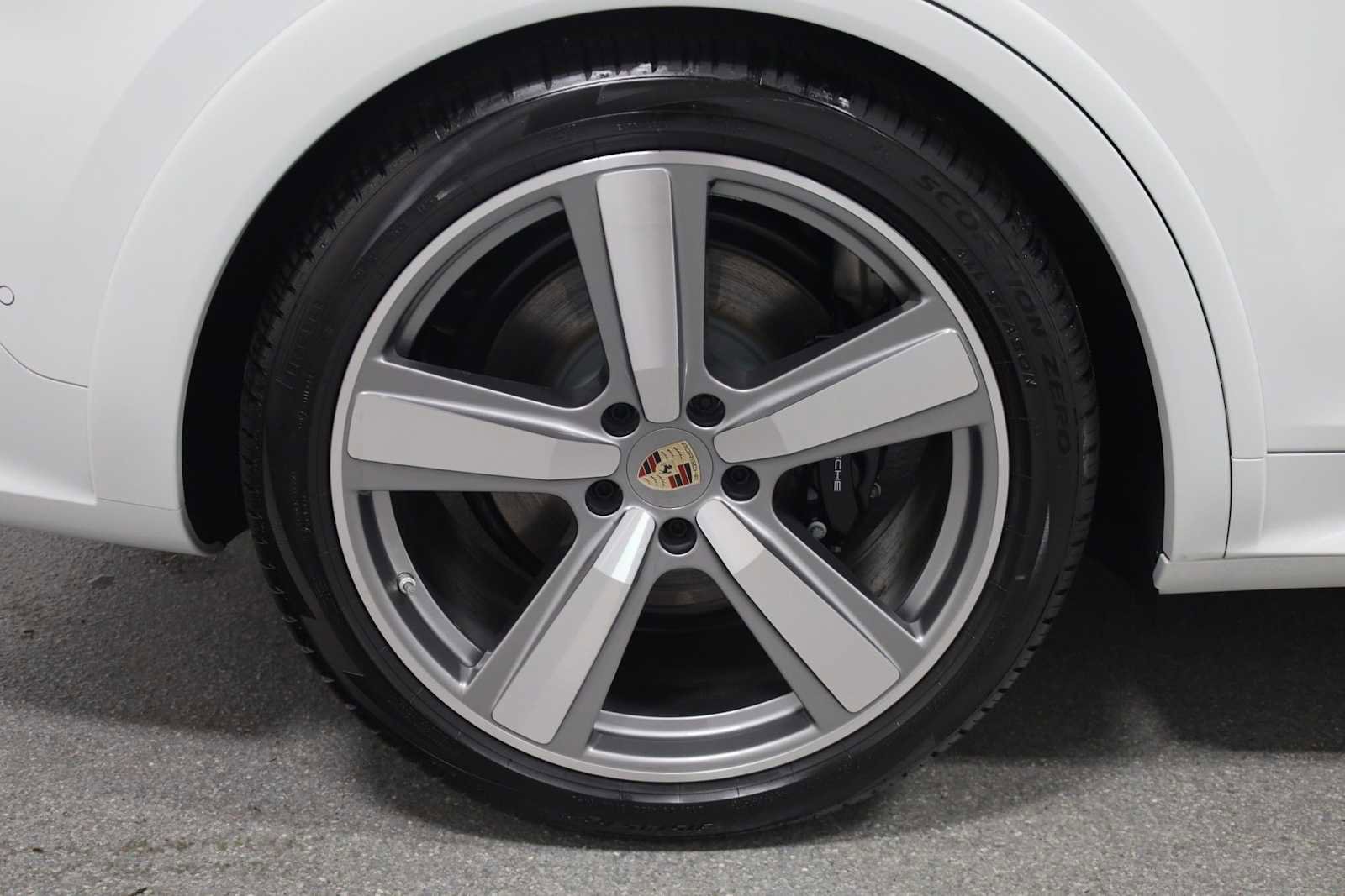 New 2025 Porsche Cayenne GTS image 37