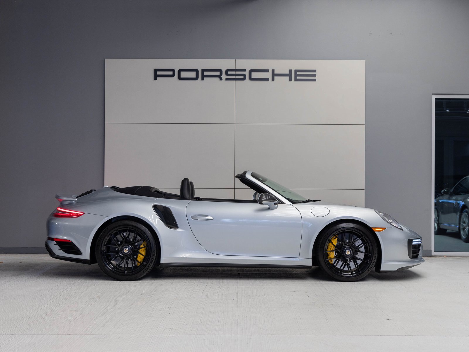 Certified 2018 Porsche 911 Turbo S image 10