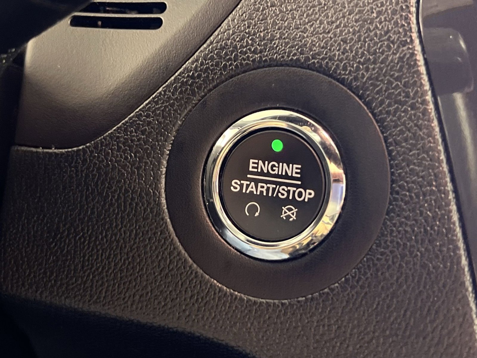 Used 2019 Ford Explorer XLT w/ Equipment Group 202A AWD/4WD image 34